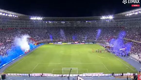 El recibimiento de la gente de Alianza Lima en el clásico ante la 'U' en el Estadio Nacional | Foto: Captura de video / Liga 1 Max
