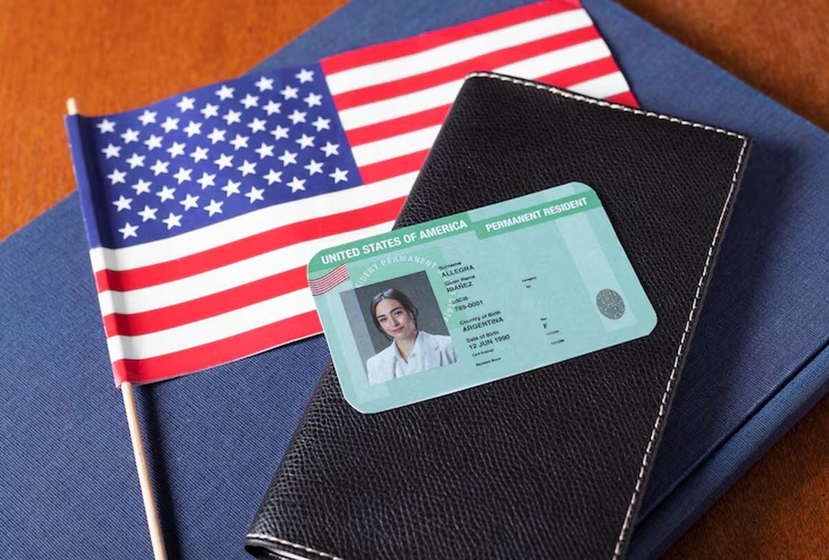 La Green Card permite trabajar permanentemente en territorio estadounidense y es un paso previo a la ciudadanía estadounidense (Foto: Diseñado por Freepik)