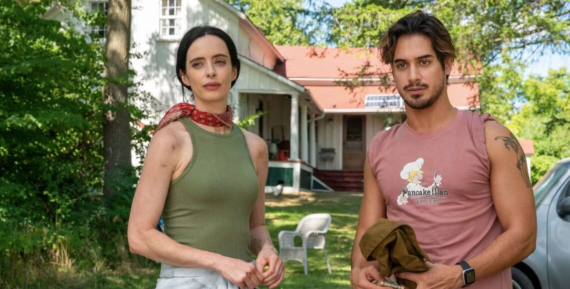 En “Orphan Black: Echoes”, Krysten Ritter interpreta a Lucy y Avan Jogia a su novio Jack (Foto: AMC Studios)