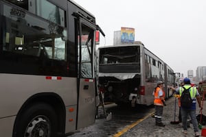 Triple choque de buses del Metropolitano: Advierten desgaste de la flota y falta de idoneidad de los choferes
