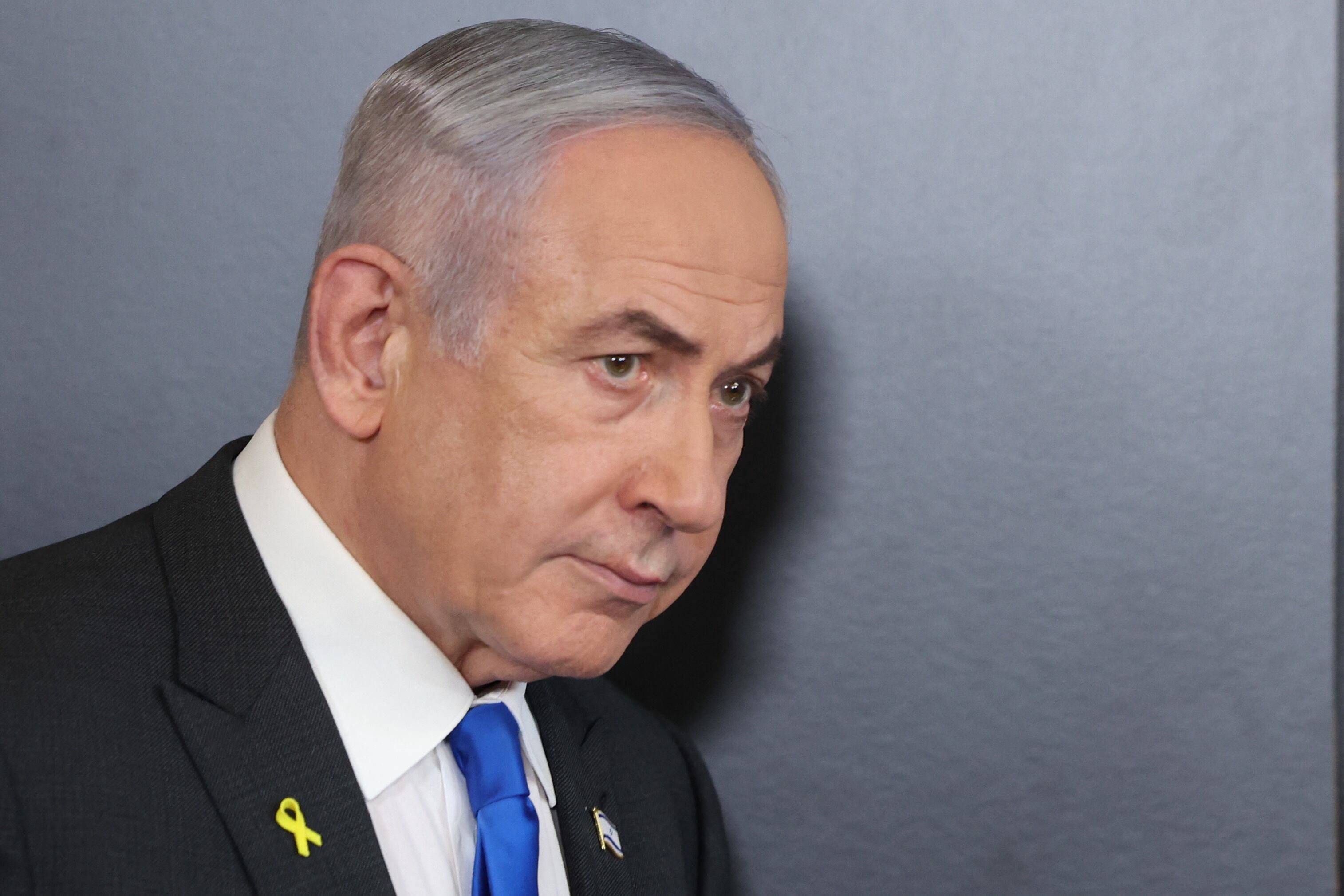 El primer ministro de Israel, Benjamin Netanyahu, aparece en la Oficina de Prensa del Gobierno en Jerusalén antes de dar una conferencia de prensa el 4 de septiembre de 2024. (Foto de ABIR SULTAN / POOL / AFP).