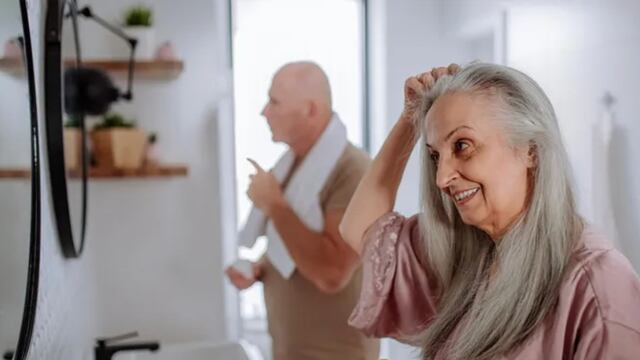 Esta es la cantidad exacta de veces que los mayores de 65 años deben bañarse, según expertos