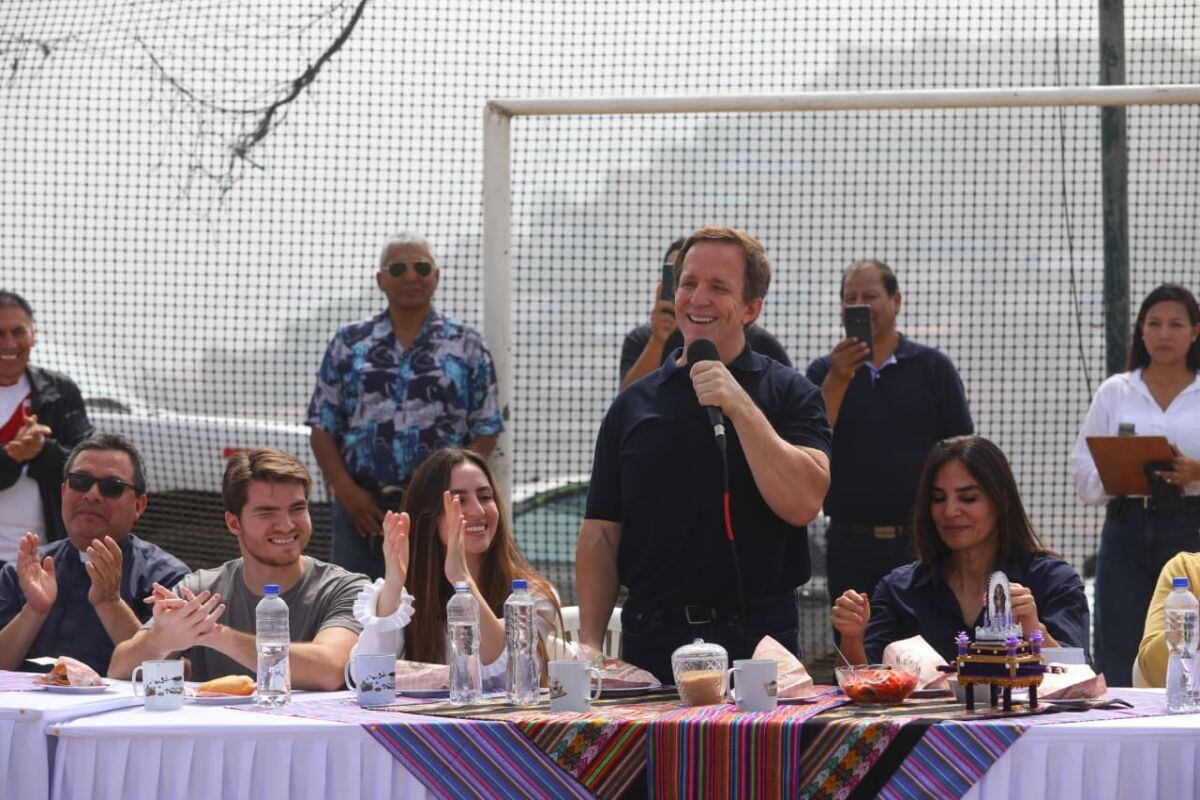 ERM 2026: Francis Allison inicia la jornada electoral con un desayuno junto a vecinos de Villa María del Triunfo