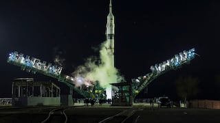 Despega un cohete Soyuz con tres cosmonautas rusos a bordo rumbo a la ISS