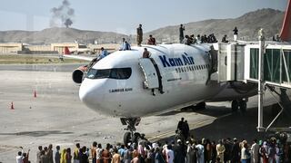 Las imágenes del caos y el pánico en el aeropuerto de Kabul, donde hay al menos 6 muertos | FOTOS