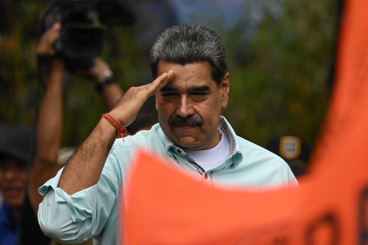 El líder chavista de Venezuela, Nicolás Maduro, hace un gesto durante una manifestación en Caracas, el 10 de diciembre de 2025. (Federico PARRA / AFP)
