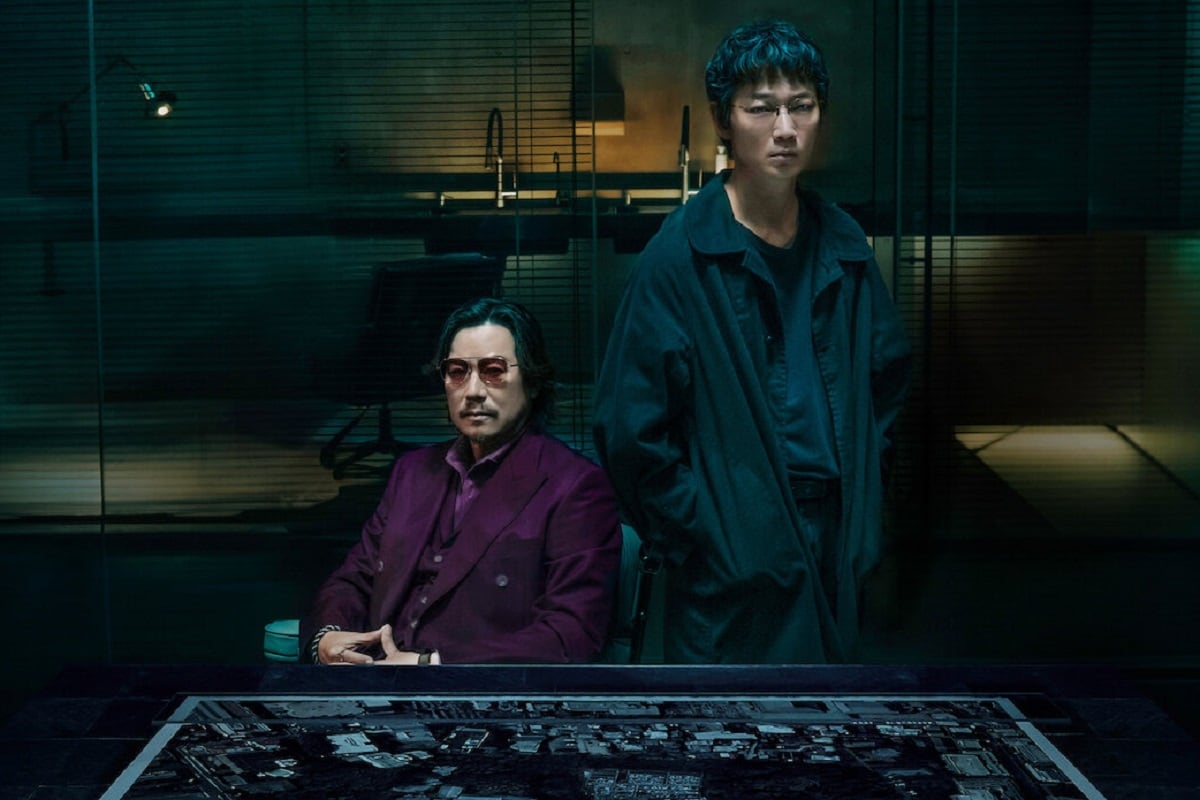 Harrison Yamanaka (Etsushi Toyokawa) y Takumi Tsujimoto (Go Ayano) son los líderes del equipo de timadores del thriller policial "Estafadores de Tokio" (Foto: Netflix)