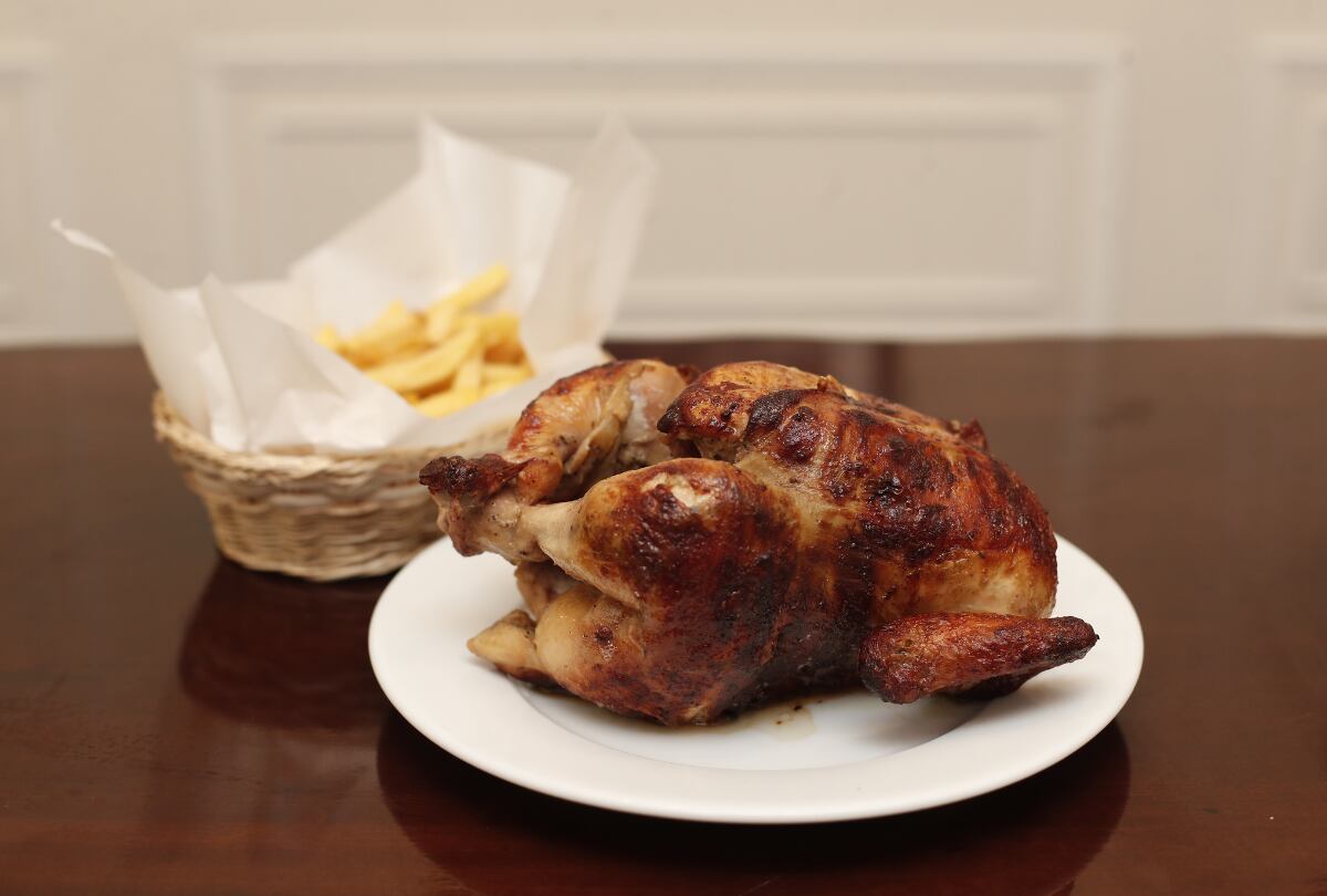 Pollo a la leña en Villa Steakhouse, marca hermana de Villa Chicken. (Foto: Erre Comunicaciones)