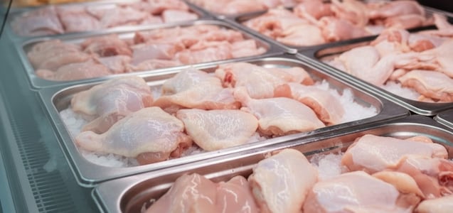 Retiran más de 60.000 libras de pollo en todo EE. UU. por un alérgeno no declarado: lo que debes saber