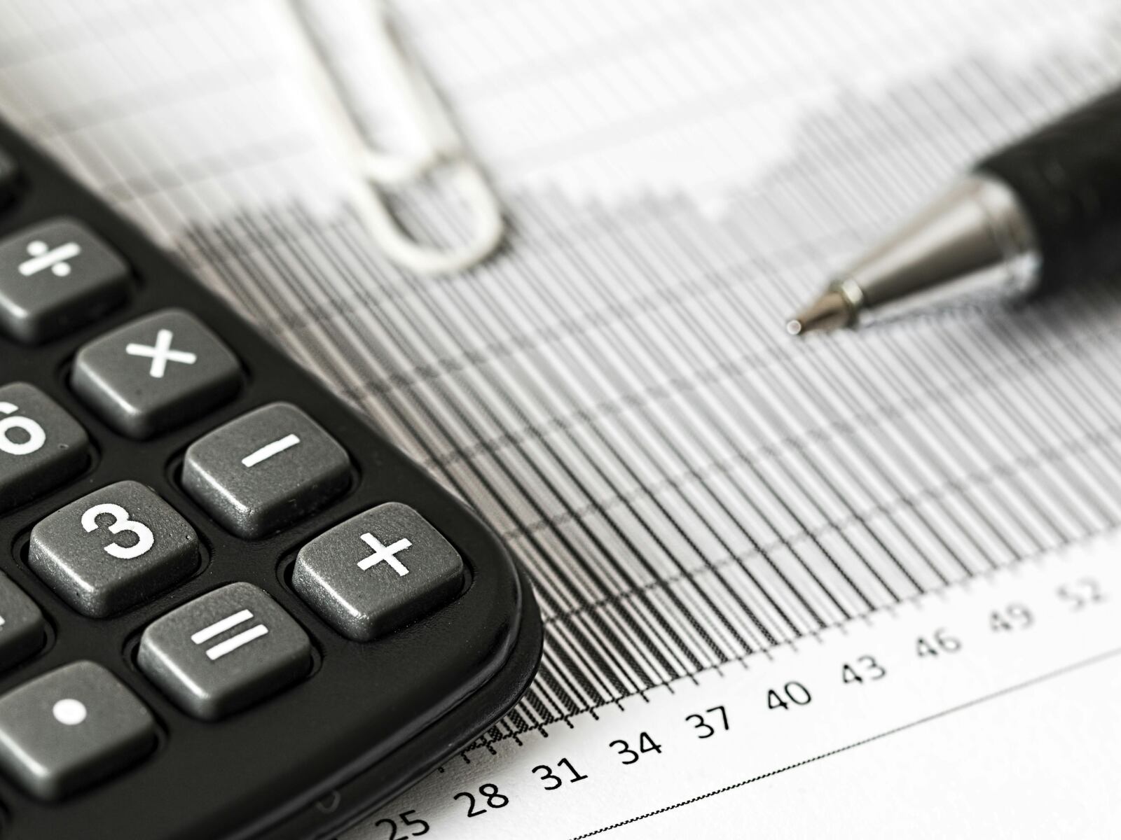 Descubre los riesgos financieros y legales que pueden surgir al depender exclusivamente de chatbots de Inteligencia Artificial para declarar impuestos (Foto: Pexels)