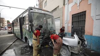 Accidente en Cercado de Lima: ATU inhabilitará a bus que chocó contra un taxi y dejó un muerto