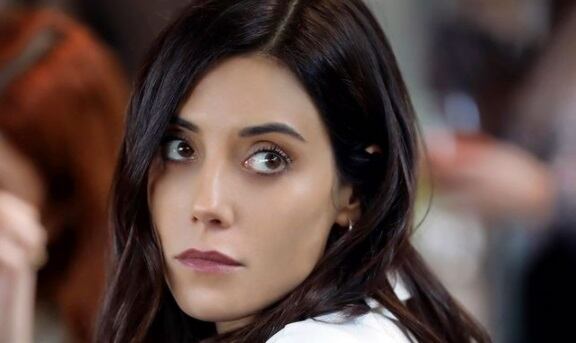 La actriz turca Cansu Dere interpreta a la doctora Asya en "Infiel" (Foto: Medyapim)