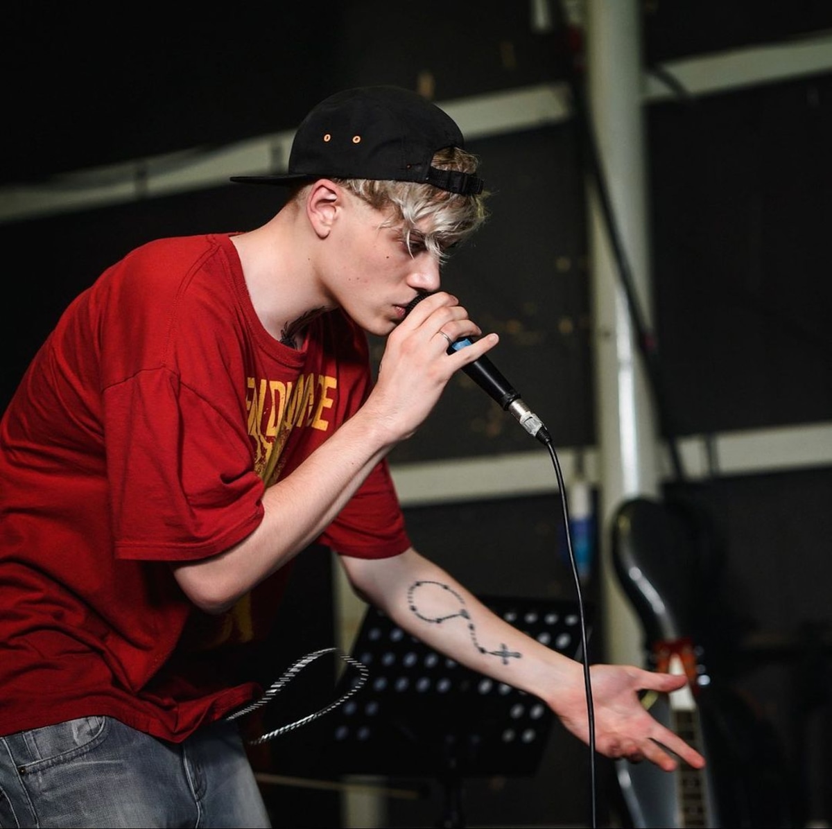 Quién es Simone Baldasseroni, el actor que hace de Rigel Wilde en ...