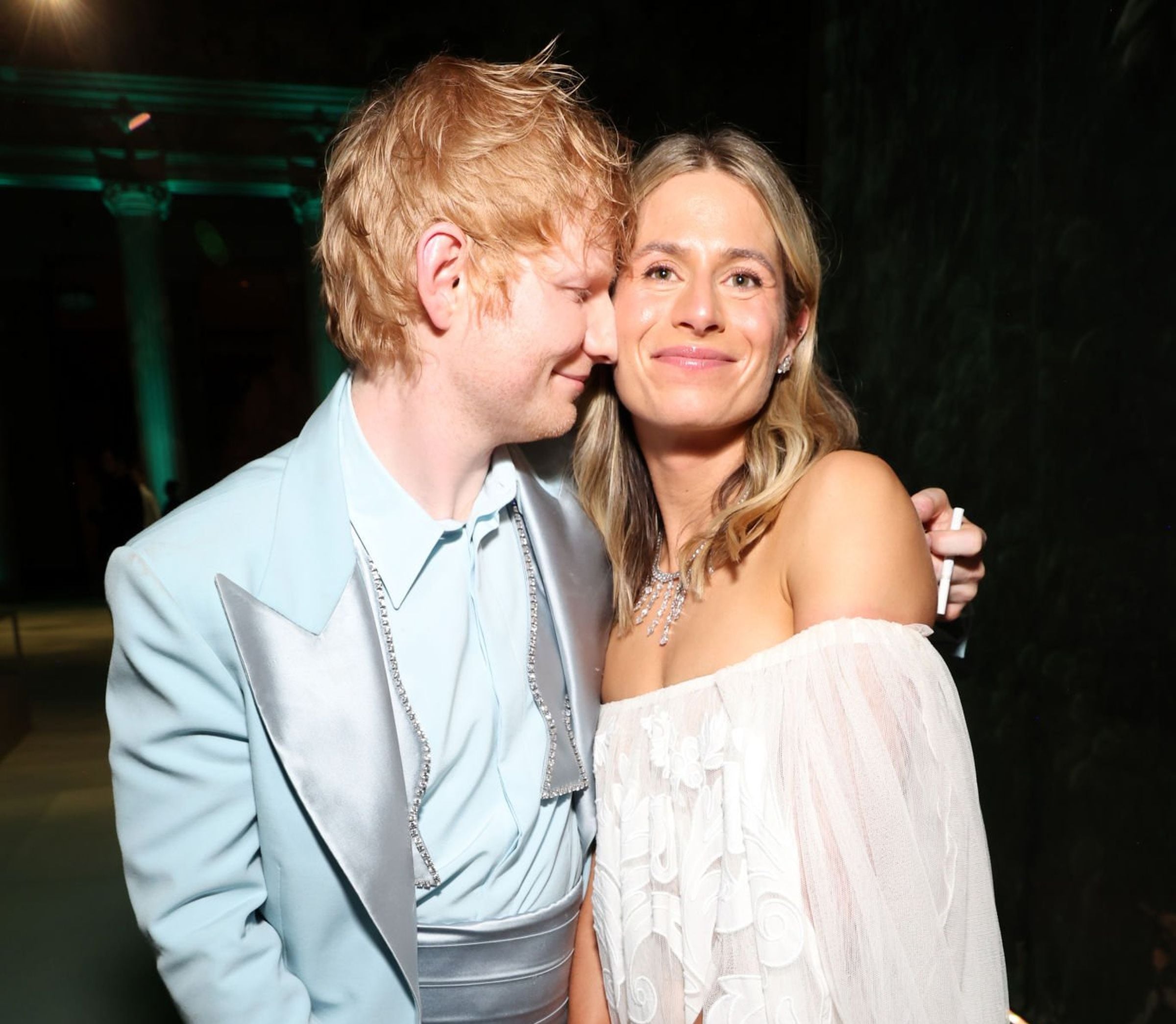 Ed Sheeran en compañía de su esposa, Cherry Seaborn, que es madre de sus dos hijas, Lyra y Jupiter. (Foto: Kevin Mazur / MG 24 / Getty Images)