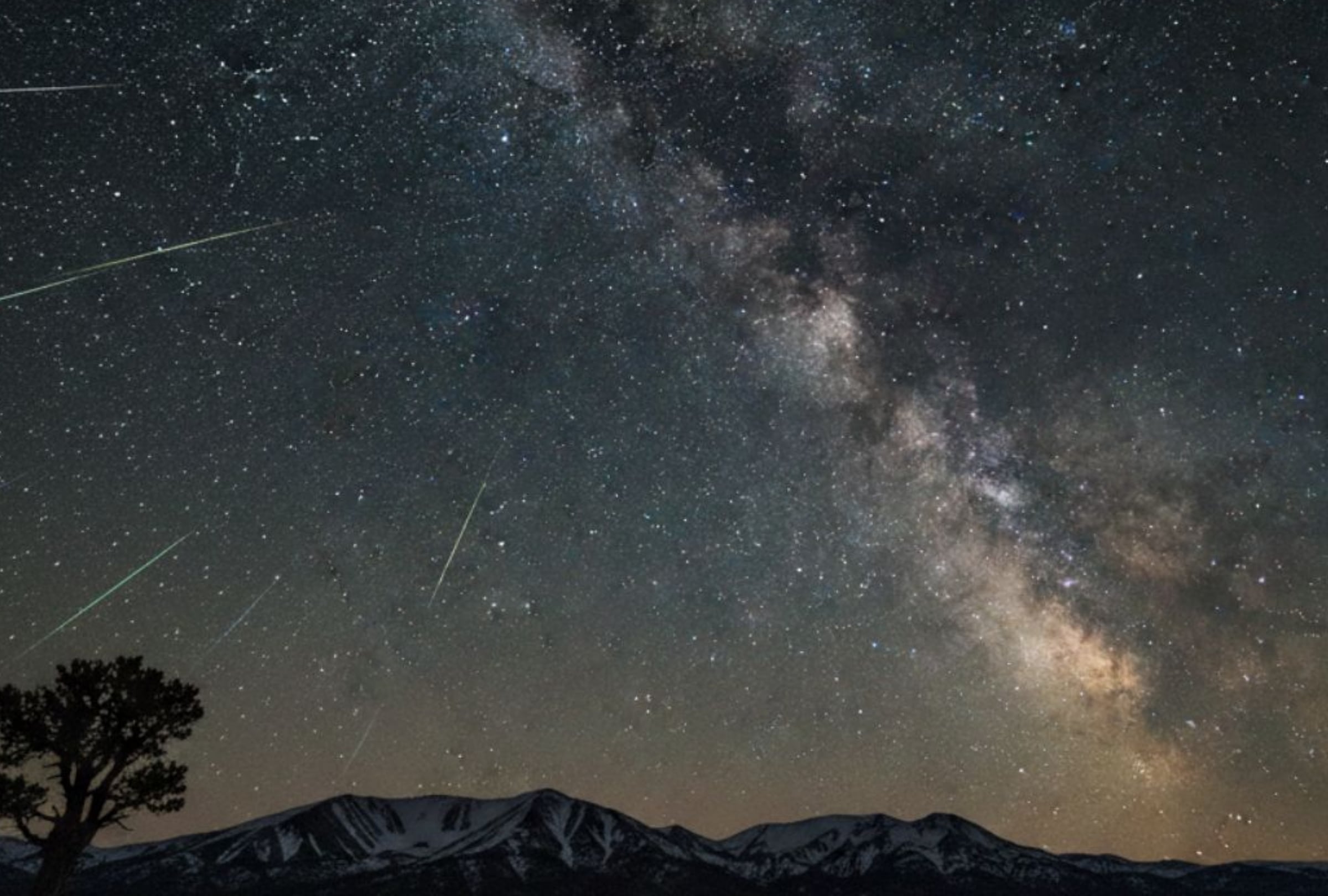 Este fin de semana, el cielo nocturno se encenderá con trazos de luz generados por los restos del asteroide 3200 Faetón (Foto: Freepik)