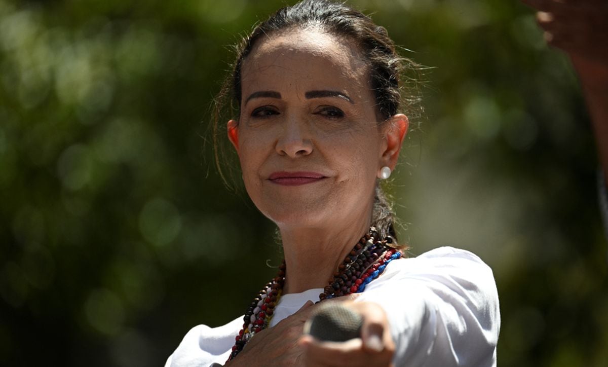 La líder de la oposición venezolana María Corina Machado hace gestos durante una manifestación para protestar por los resultados de las elecciones presidenciales, en Caracas el 3 de agosto de 2024 | Foto: Federico PARRA / AFP