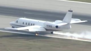 Florida: Avión aterriza de emergencia tras perder rueda [VIDEO]