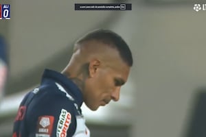 ¡Chocó en el travesaño! Paolo tuvo la chance del primero de Alianza de tiro libre | VIDEO