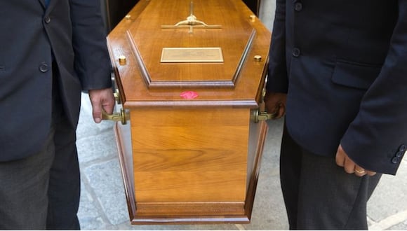 La mujer en Ecuador que empezó a respirar dentro del ataúd en su propio funeral. (Foto referencial, Getty Images).