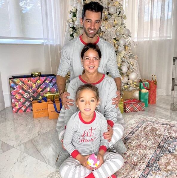 Adamari López y su familia celebrando navidad 2019 (Foto: instagram)