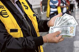 Precio del dólar a la baja: ¿quiénes ganan y quiénes pierden con el tipo de cambio más bajo en cinco años?