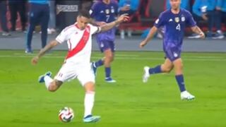 Paolo Guerrero y el remate de larga distancia que casi vence al ‘Dibu’ Martínez | VIDEO