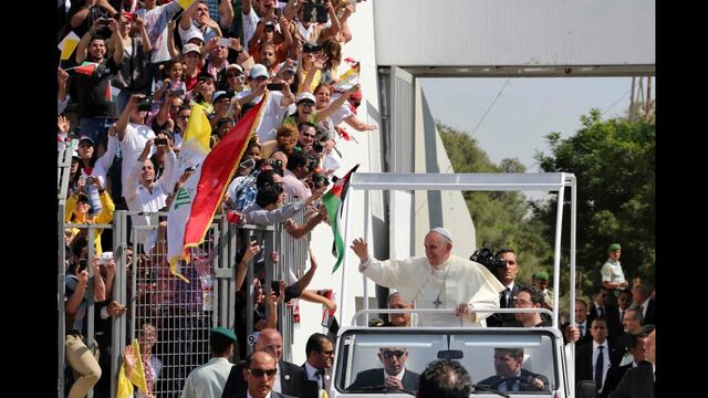 Papa Francisco se dio un baño de masas en Medio Oriente
