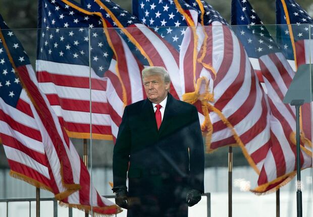 El presidente de los Estados Unidos, Donald Trump, llega para hablar con sus seguidores desde The Ellipse, cerca de la Casa Blanca, en Washington, DC, el 6 de enero de 2021. (Foto de Brendan Smialowski / AFP)