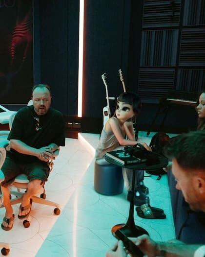 Noonoouri junto a su grupo musical