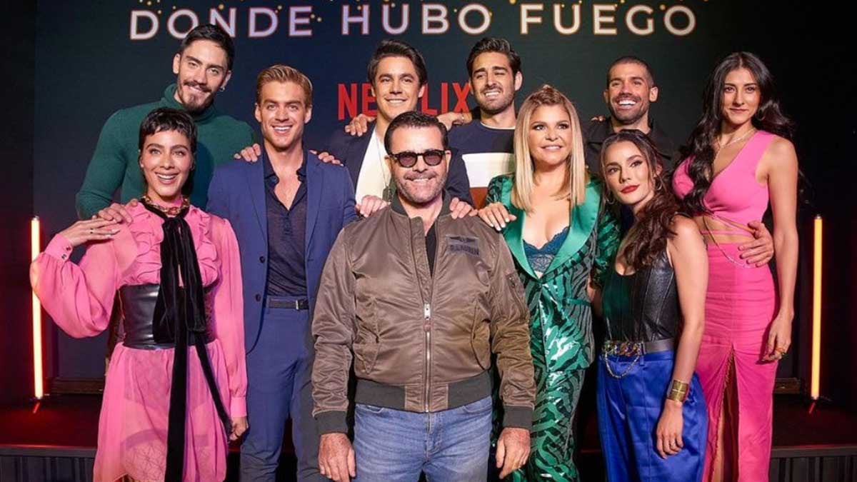 Reparto actoral de 'Donde hubo fuego' con Eduardo Capetillo e Itatí Cantoral (Netflix)