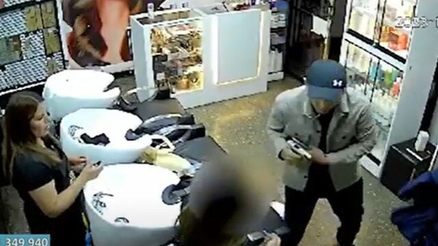 SJL: delincuente armado roba en salón de belleza ubicado a dos cuadras de una comisaría | VIDEO