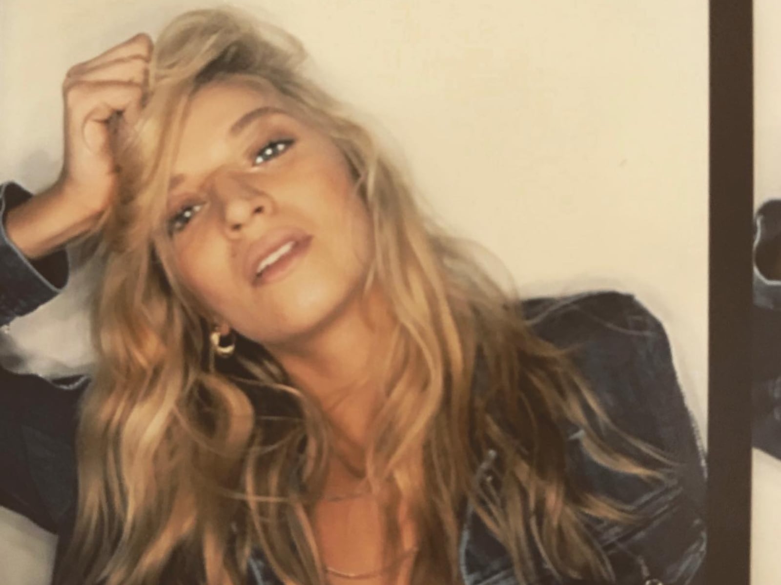 La celebridad posando para la cámara en una fotografía subida a redes sociales (Foto: Grace Jabbari / Instagram)