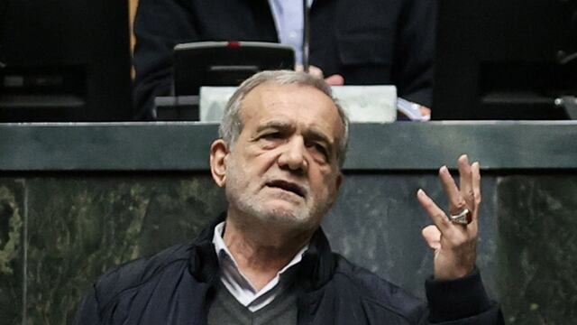 Presidente de Irán pide oír las “demandas legítimas” de las protestas por el costo de vida