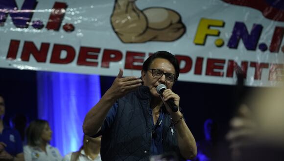 El candidato presidencial Fernando Villavicencio habla durante un mitin de campaña, minutos antes de ser asesinado. (Foto: EFE)