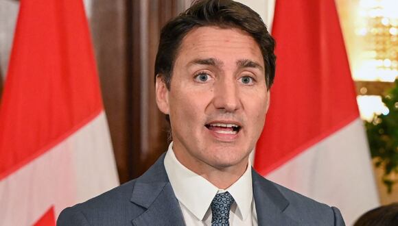 El primer ministro de Canadá, Justin Trudeau, habla en una conferencia de prensa durante una visita de escala a Singapur el 8 de septiembre de 2023. (Foto de Roslan RAHMAN / AFP)