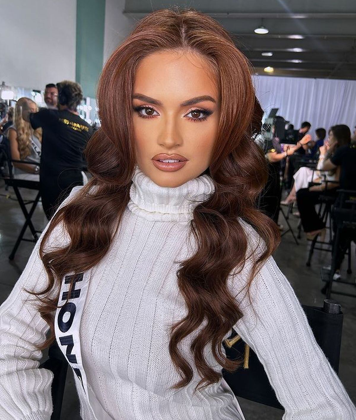 Cambiando de look y luciendo unas ondas (Foto: Stephanie Cam / Instagram)