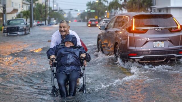 Lluvias torrenciales azotan Florida y provocan inundaciones y cientos de vuelos cancelados