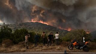 Cómo está enfrentando Grecia el peor incendio registrado en Europa desde inicios de siglo