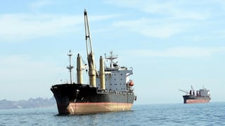 Estados Unidos autoriza temporalmente la venta de petróleo iraní varado en el mar