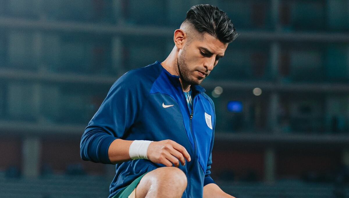 Carlos Zambrano criticó el estado del césped de la cancha de Deportivo Morón. (Foto: Alianza Lima)