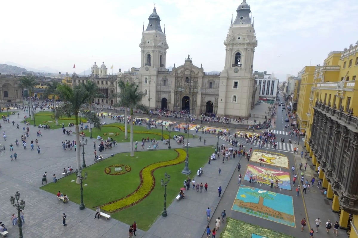 Municipio considera inviable replicar el diseño de 1860 que reducía vegetación en la plaza central. (Foto: Andina)