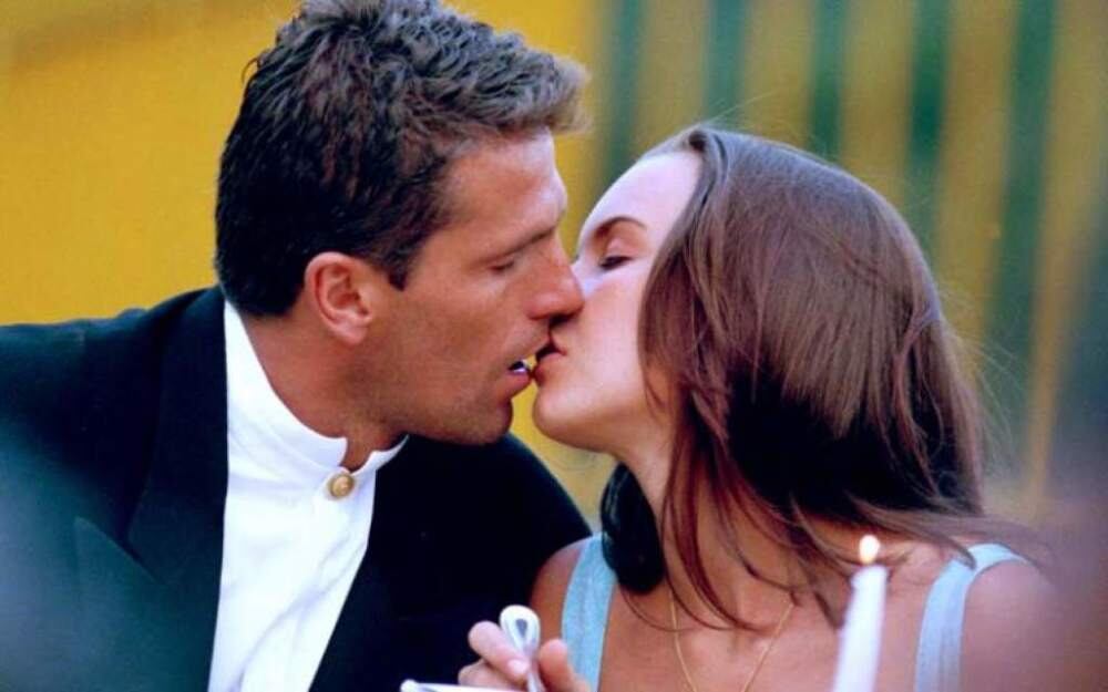 Héctor Soberón se casó con la actriz Michelle Vieth el 19 de abril de 2002, pero se divorciaron poco después en 2004 (Foto: Televisa)