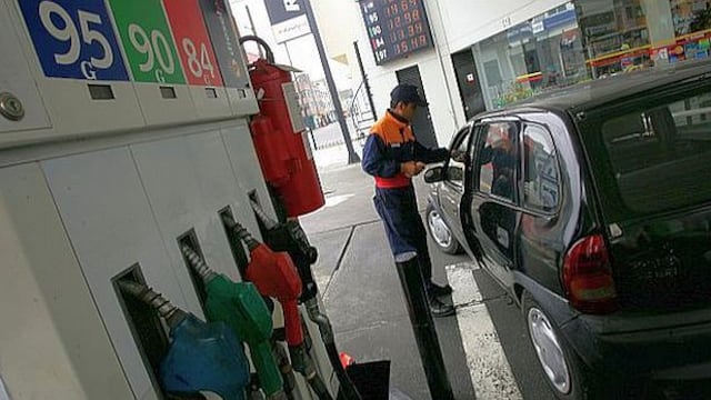 Petroperú y Repsol reducen precio de gasolinas en S/0,38