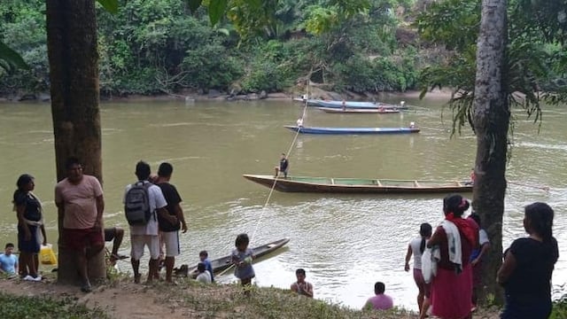 Amazonas: indígenas bloquean río en El Cénepa para evitar ingreso de mineros ilegales