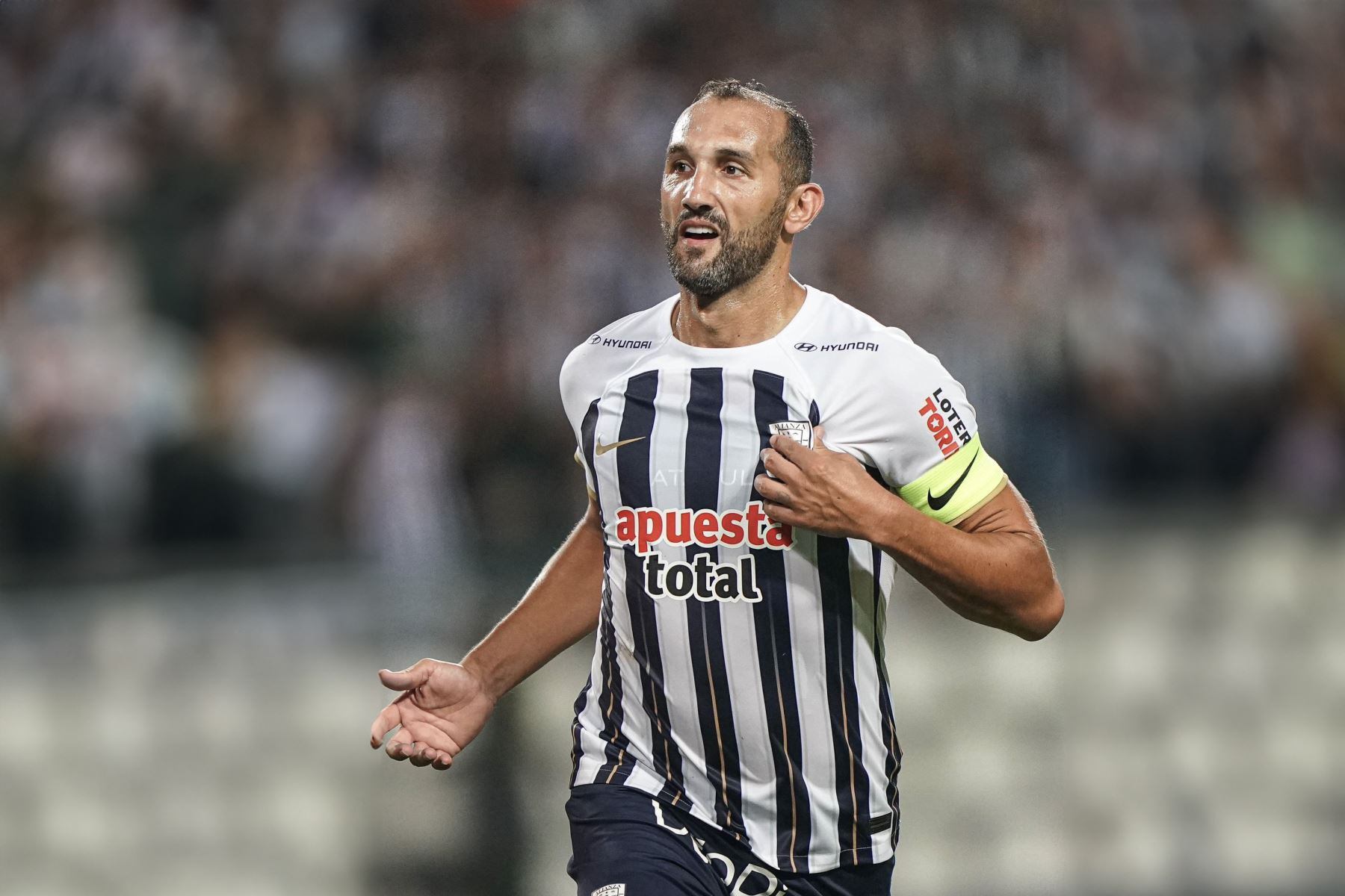 Hernán Barcos es uno de los futbolistas más experimentados que tiene el plantel de Alianza Lima. (Foto: Andina)