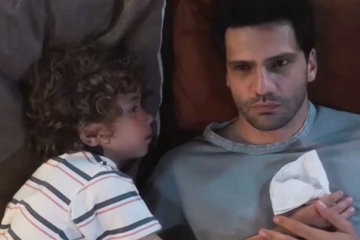 Can (Mert Ege Ak) le pide a Firat (Kaan Urgancioglu) que no vuelva a beber alcohol en la película turca "Un lugar seguro 2" (Foto: Netflix)