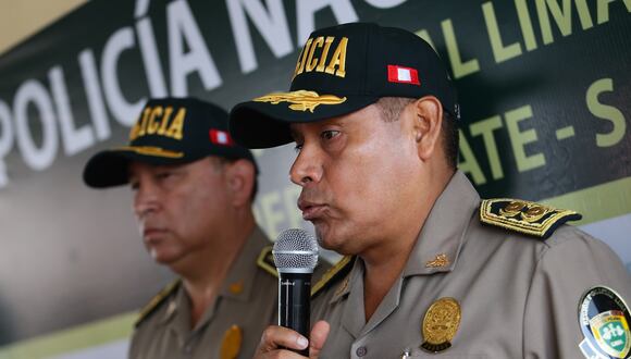 El general Enrique Felipe Monroy informó la liberación de los detenidos con armas de fuego y con polos de Universitario. (Foto: Jesús Saucedo)