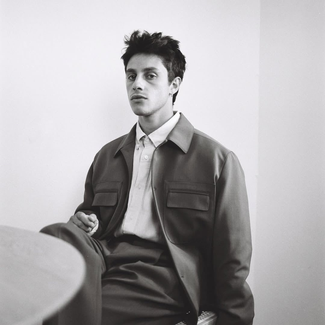 Ido Tako en una instantánea en blanco y negro que compartió a través de sus redes sociales (Foto: @idotako / Instagram)