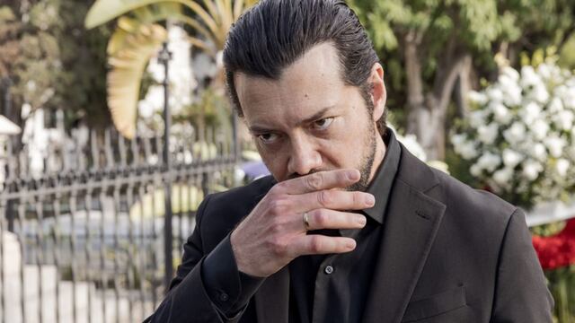 El verdadero origen del acento cordobés de Álvaro Morte en “Dos tumbas”, la nueva serie española de Netflix