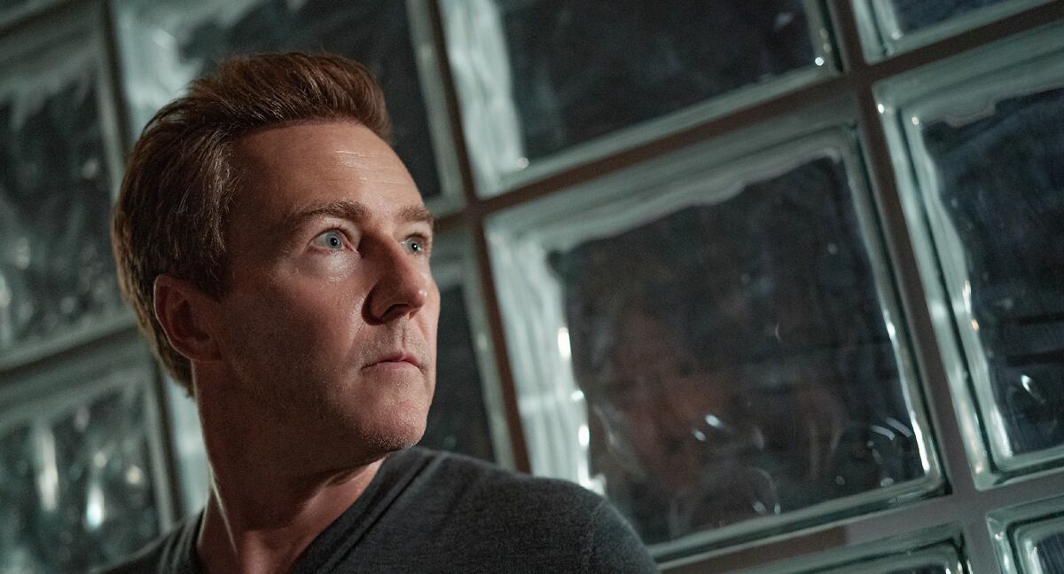 Miles Bron (Edward Norton) fue el responsable de la muerte de Andi en "Glass Onion: Un misterio de Knives Out" (Foto: Netflix)